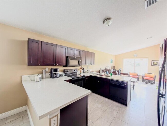 Foto del edificio - 775 NW 165th Ave