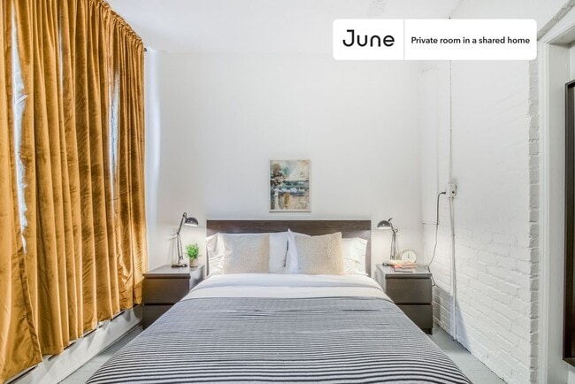 Building Photo - Room in Shared 5 bed/2 bath home in Woodley Park
