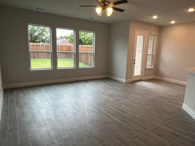 Foto del edificio - 552 Hutchinson Ln