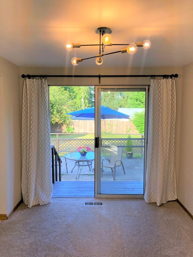 Dining room - 11252 12th Ave SW
