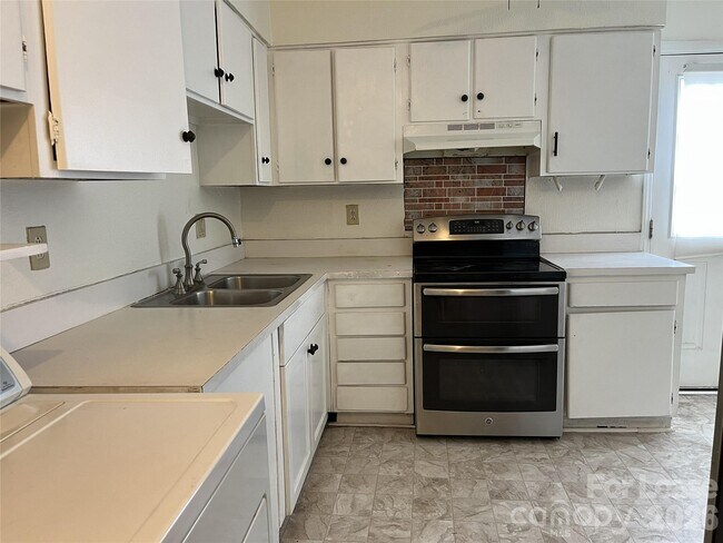 Foto del edificio - 1911 Smoke Ridge Ct