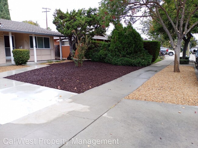 Foto del edificio - 4 br, 2.5 bath House - 1015 Quicksilver Dr.