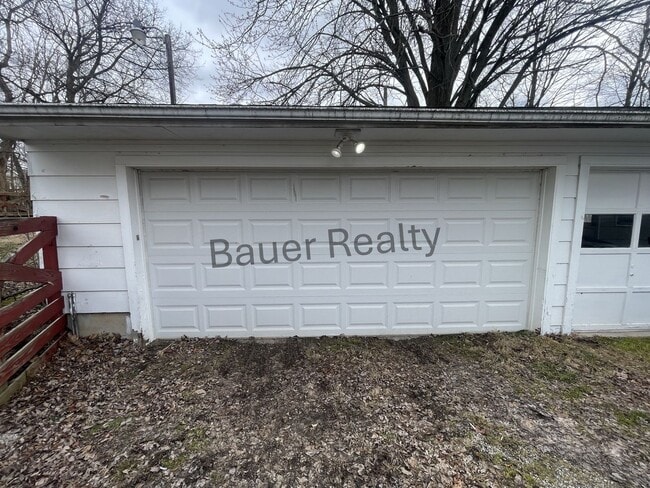 Building Photo - 3 -4 Bedroom Home Near Brookside Park