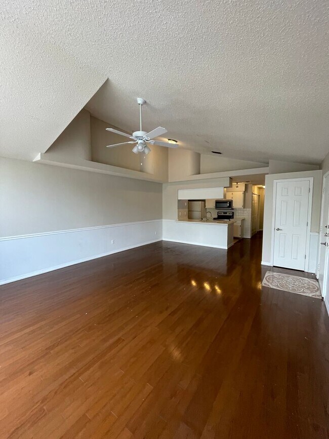 Foto del edificio - Condo for rent -3 Bed, 2 Bath Condo in Royal Palm Bay
