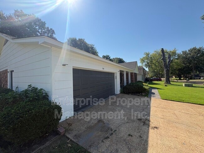 Building Photo - 1116 Simmonsridge Dr