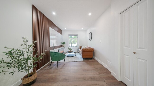 Photo du bâtiment - 800 Fleet Av