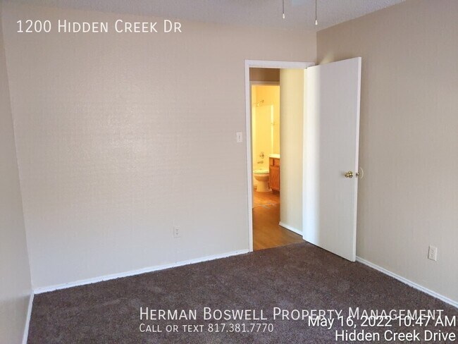 Foto del edificio - 1200 Hidden Creek Dr