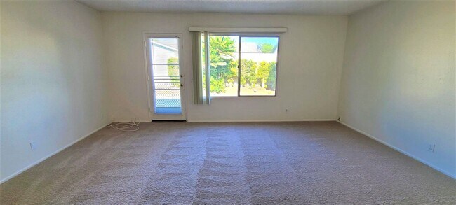 Foto del edificio - Single Family Home - 4 Bedrooms + 2 Baths....