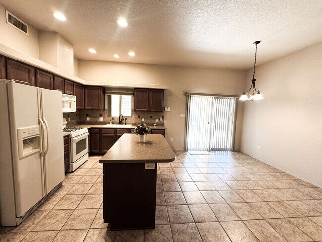 Foto del edificio - "3-Bed, 2-Bath Retreat in Estrella, Mesa D...