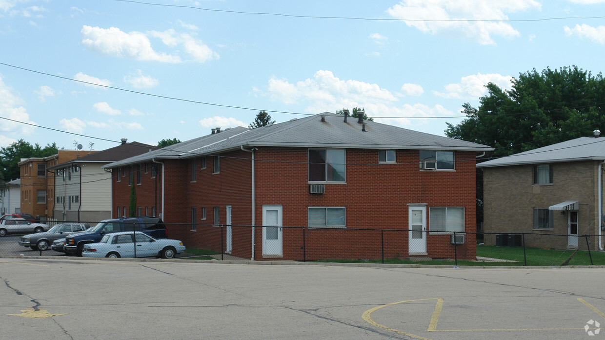 Building Photo - 2920 N Rockwood Dr