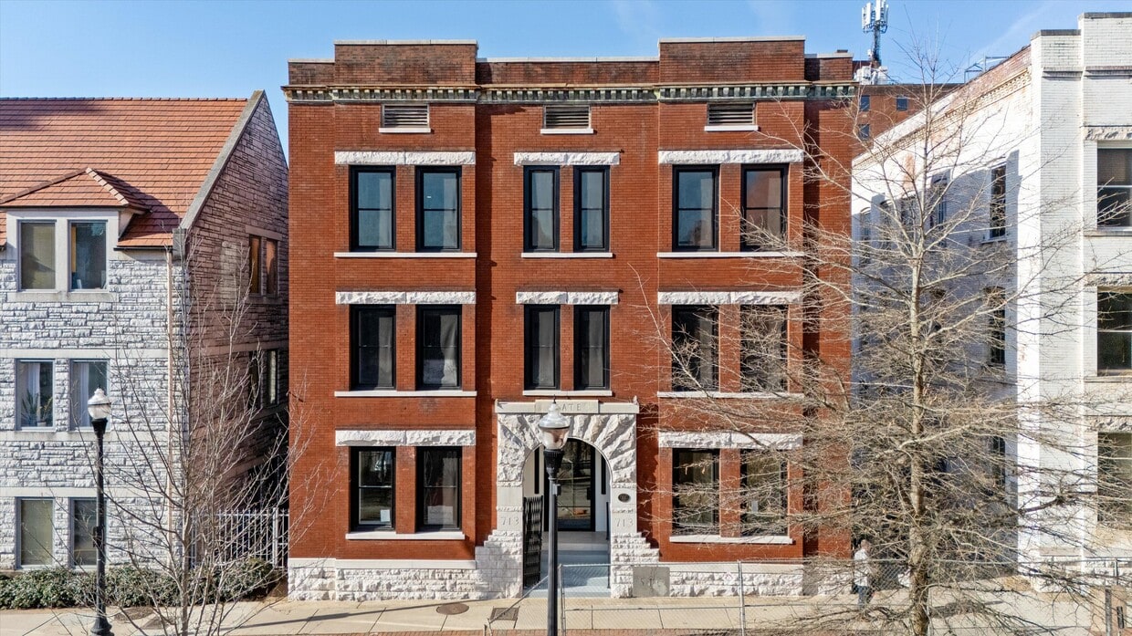 Primary Photo - 713 Market St