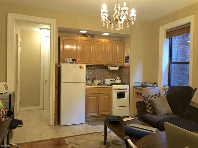 Foto del edificio - 116 E 83rd St