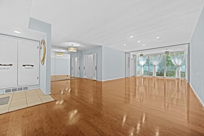 Foto del edificio - 289 S Barrington Ave