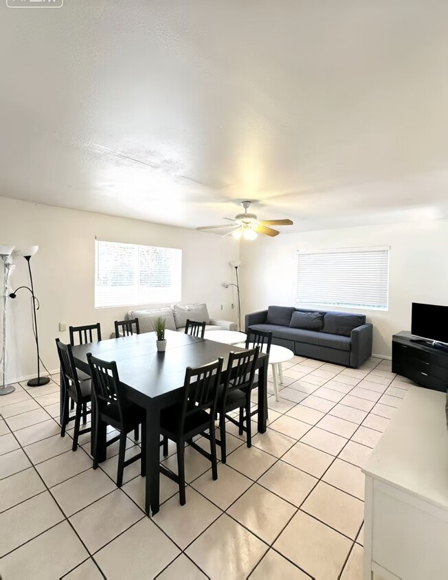 Foto principal - 1010 E Elm St
