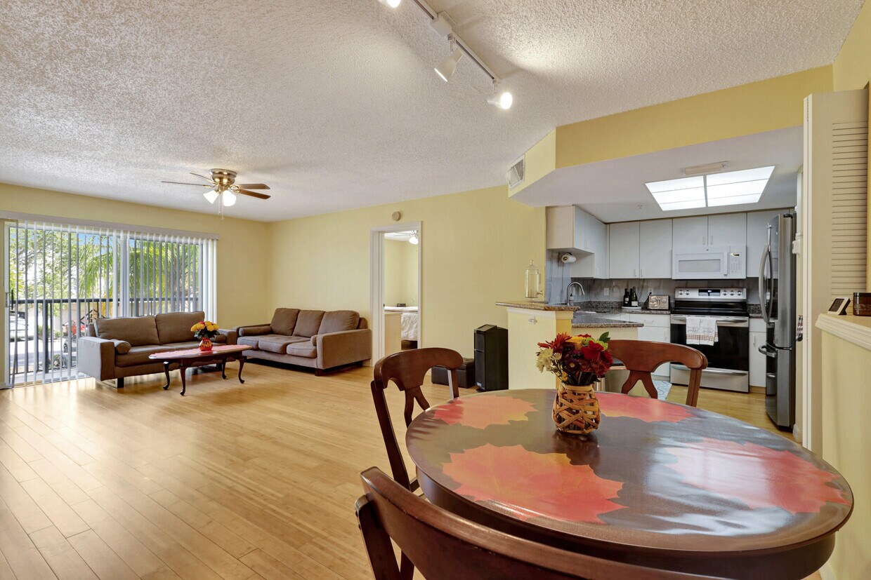 1000 Crestwood Ct S Unit 1013, Royal Palm Beach, FL 33411 Condo for Rent in Royal Palm Beach