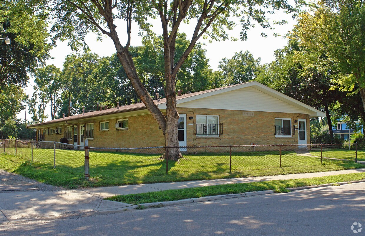 Primary Photo - 216-218 College St