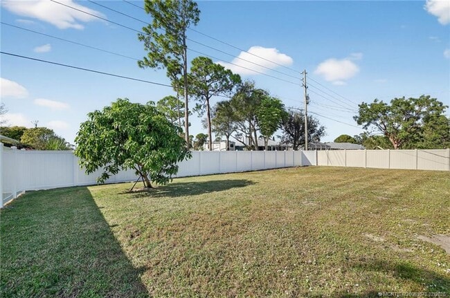 Foto del edificio - 1855 17th Ave SW