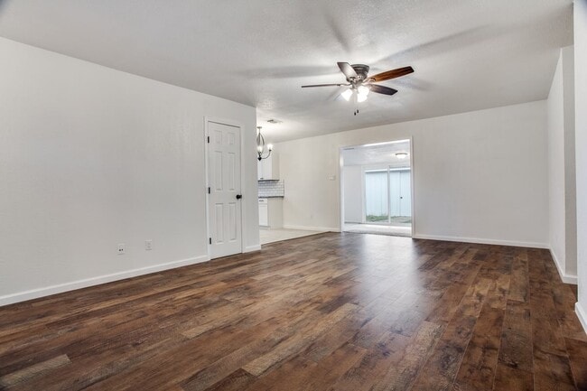 Building Photo - 909 Bennett St