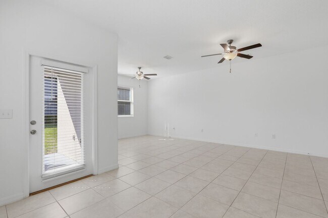 Foto del edificio - 14373 Easy Goer St