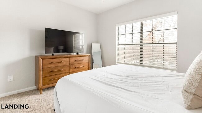 Building Photo - 9835 Fredericksburg Rd