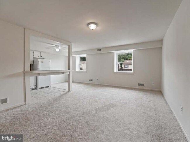 Foto del edificio - 632 Country Ln