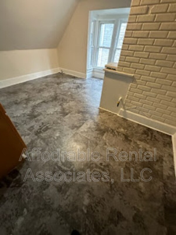 Building Photo - 1569 S 10th St