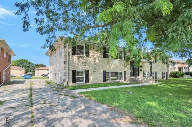 Building Photo - 241 S Small Ave