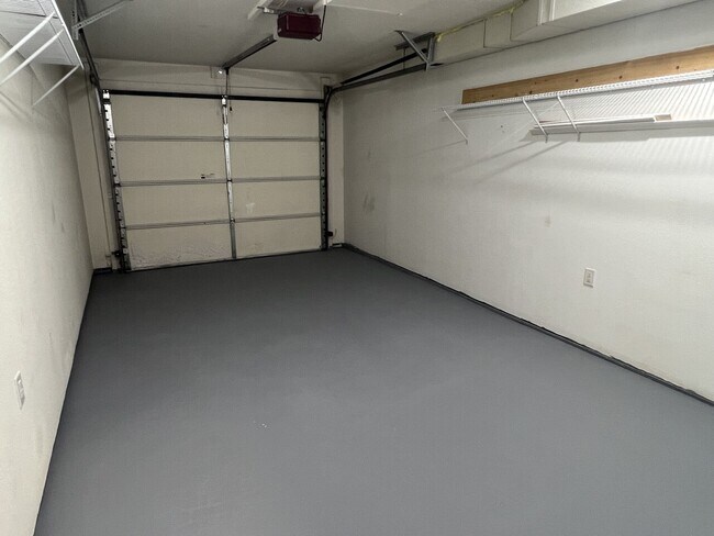 Building Photo - 405 Shade Tree Lane