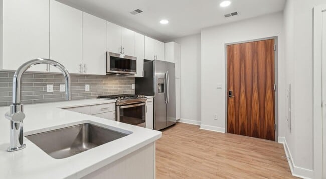 Building Photo - The Elm