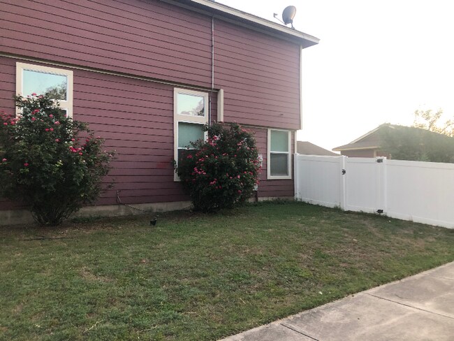 Foto del edificio - 18610 Mammoth Cave Blvd