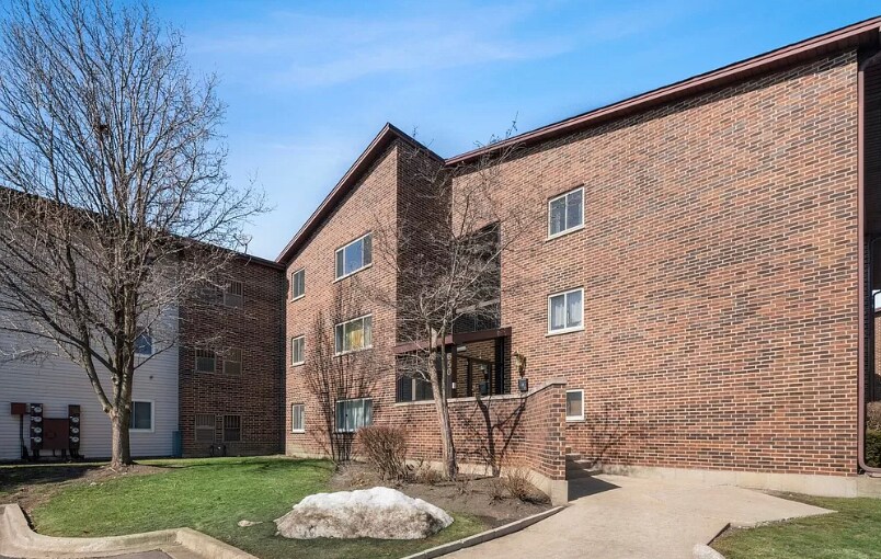 650 Perrie Dr Unit 201, Elk Grove Village, IL 60007 Condo for Rent