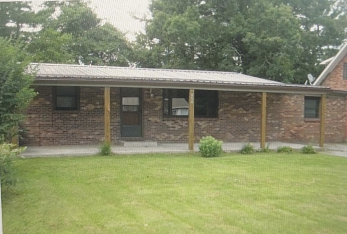 Primary Photo - 404 Meadowview Dr