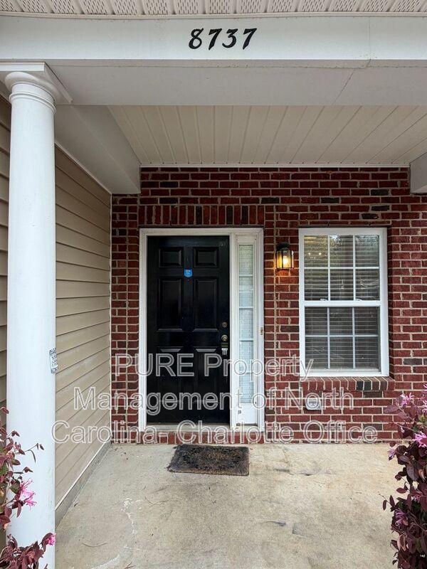 Foto del edificio - 8737 Wandering Creek Way