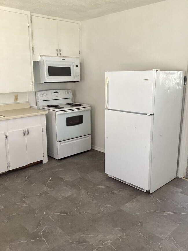 Building Photo - Newly Renovated 2Bedroom! Located in Porta...