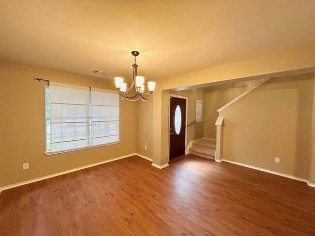 Foto del edificio - BEAUTIFUL 4 BR/2BTH HOUSE LOCATED IN CIBOL...