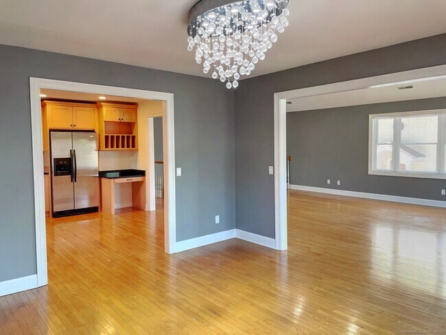 Foto del edificio - 675 High Ridge Rd