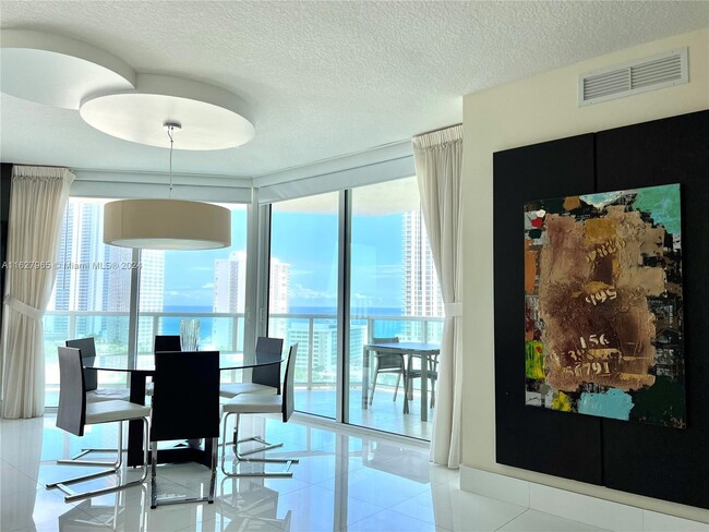 Foto del edificio - 250 Sunny Isles Blvd