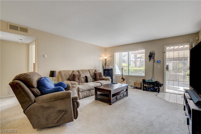 Building Photo - 1575 W Warm Springs Rd