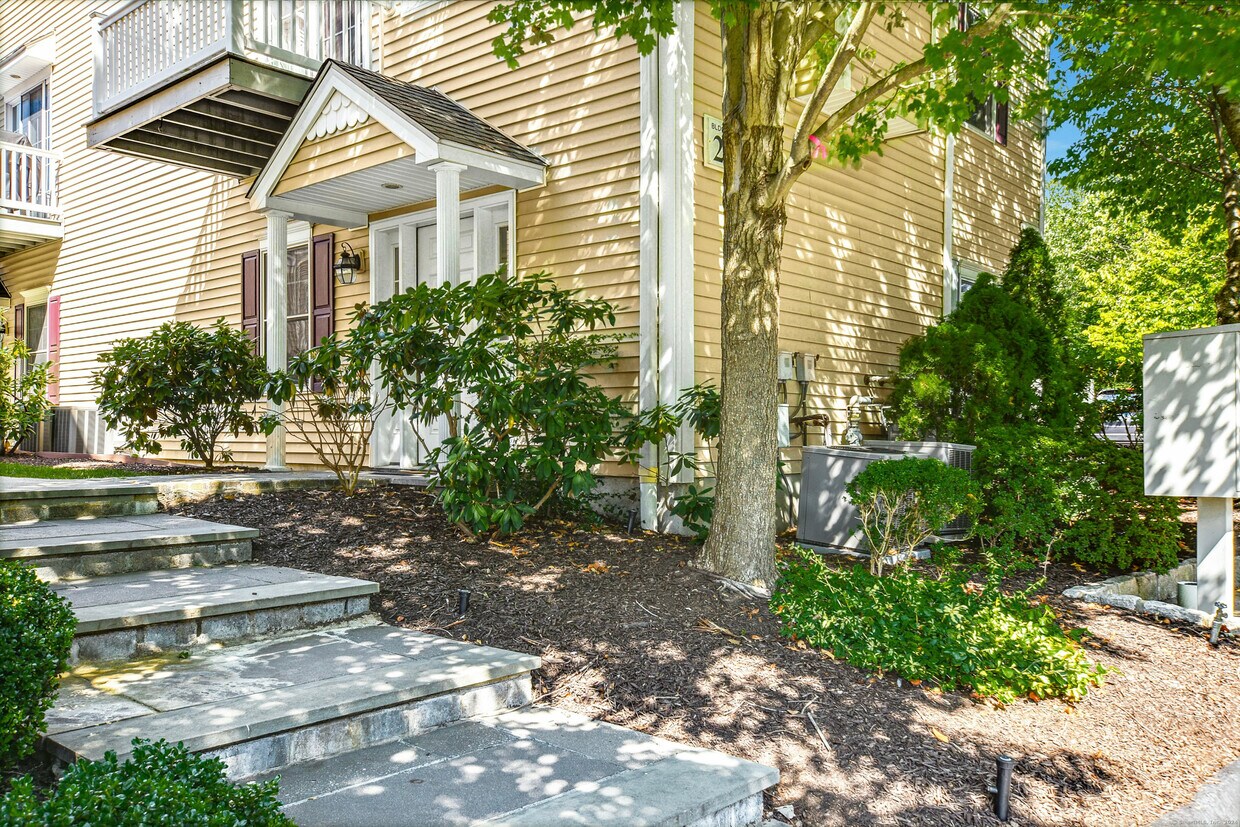 Primary Photo - 160 Glenbrook Rd