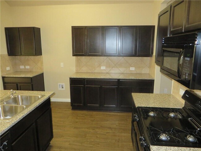 Building Photo - 220 Voss