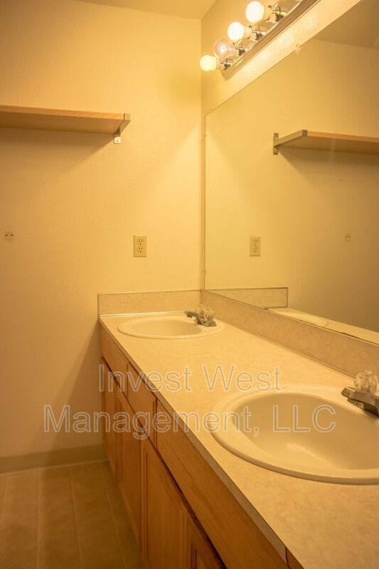 Building Photo - 810 SE 153rd Ave