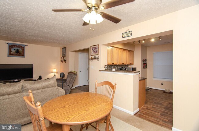 Building Photo - 5136 Mallards Landing Dr