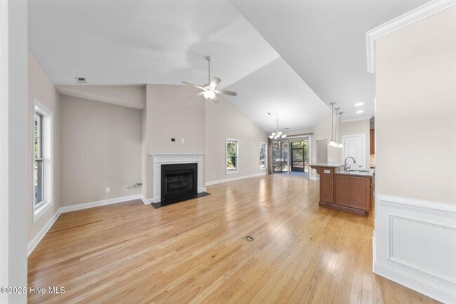 Building Photo - Beautiful 4 bedroom 3 bath home in Compass Pointe