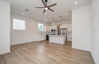 Building Photo - 203 Danna Ln