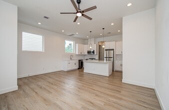 Building Photo - 203 Danna Ln
