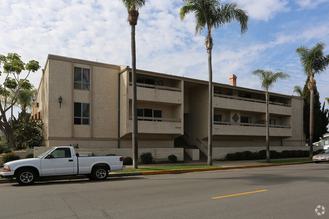 Building Photo - Villa  Corona