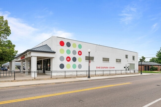Building Photo - Come check out this beautiful apartment cl...