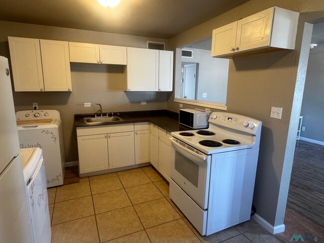 Foto del edificio - 905 Bullock Ct