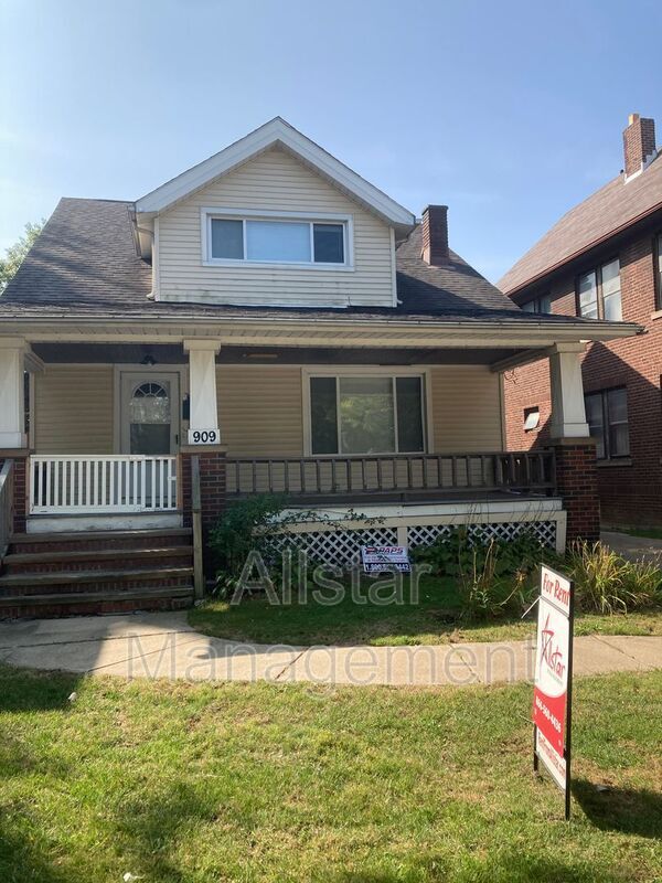 Primary Photo - 909 Spring Rd