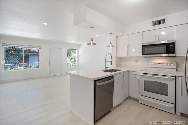 Building Photo - 1301 NE 147th St